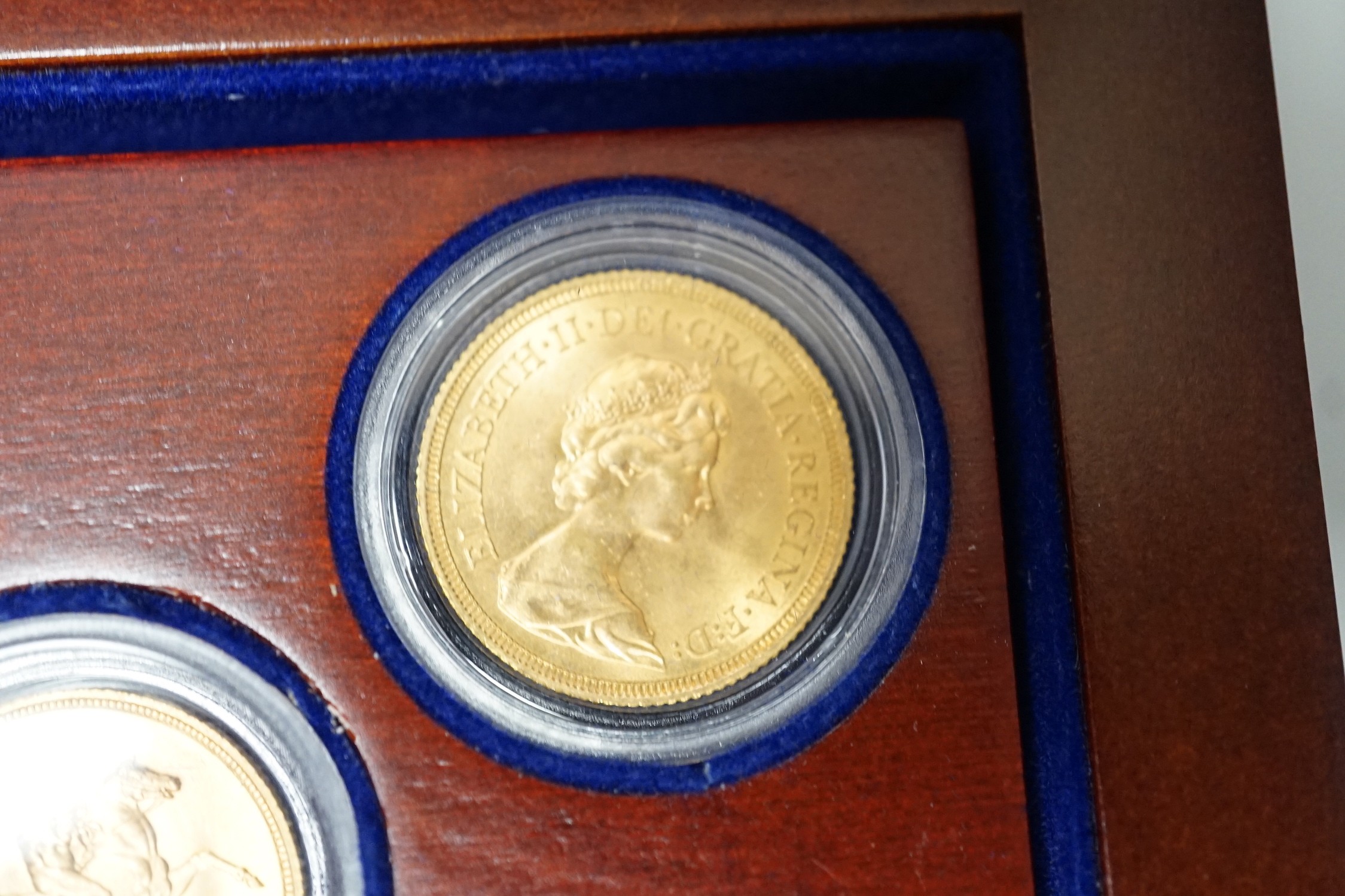 QE II coins, a triple gold sovereign set; 1959, 1974 & 2009.